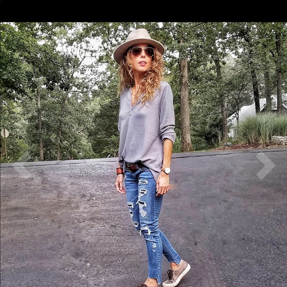 “ Jordana “, Henley in Dope colors ✌️ - Picture 2 of 7